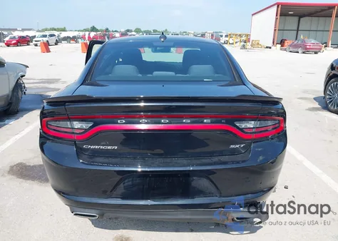 2017 Dodge Charger Sxt z USA, uszkodzony, nr VIN 2C3CDXHG5HH602058